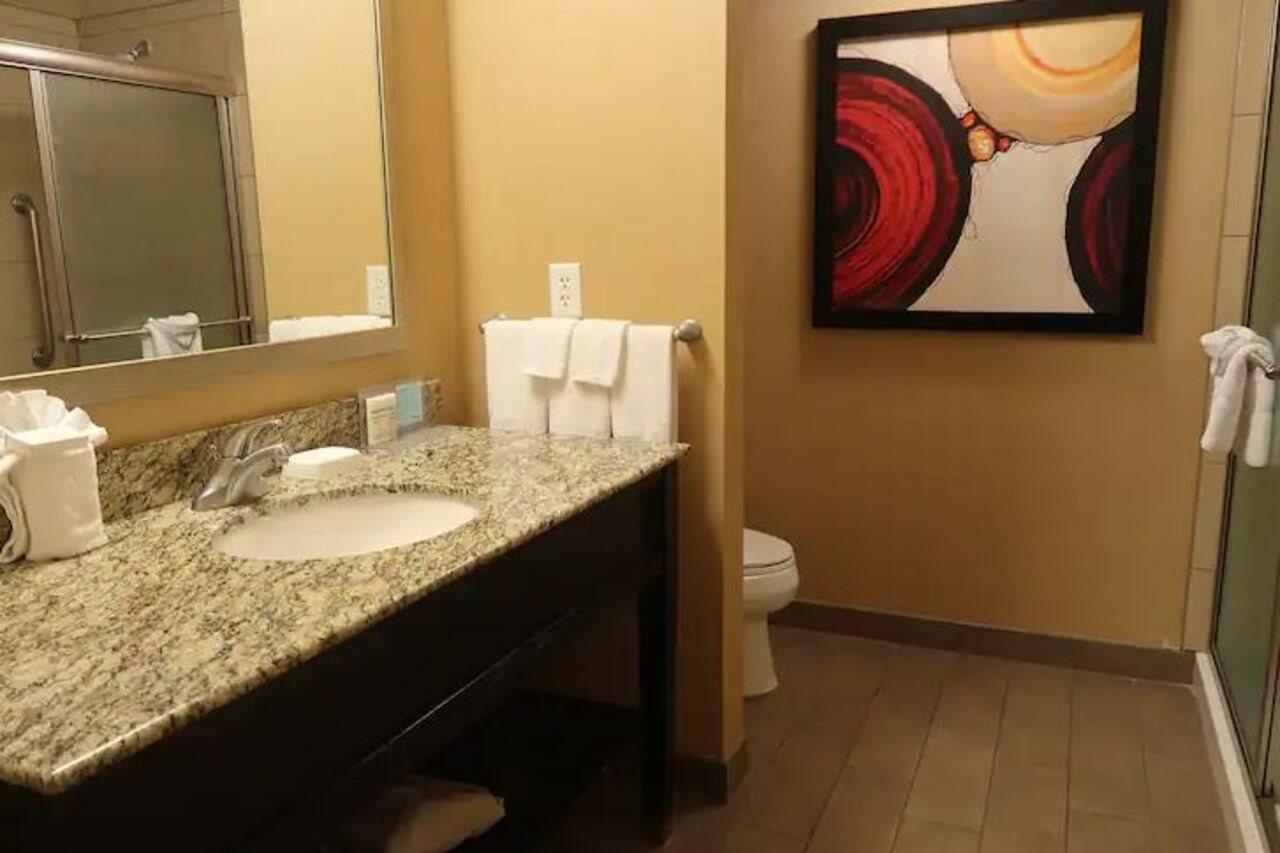 Hampton Inn & Suites Salinas Buitenkant foto