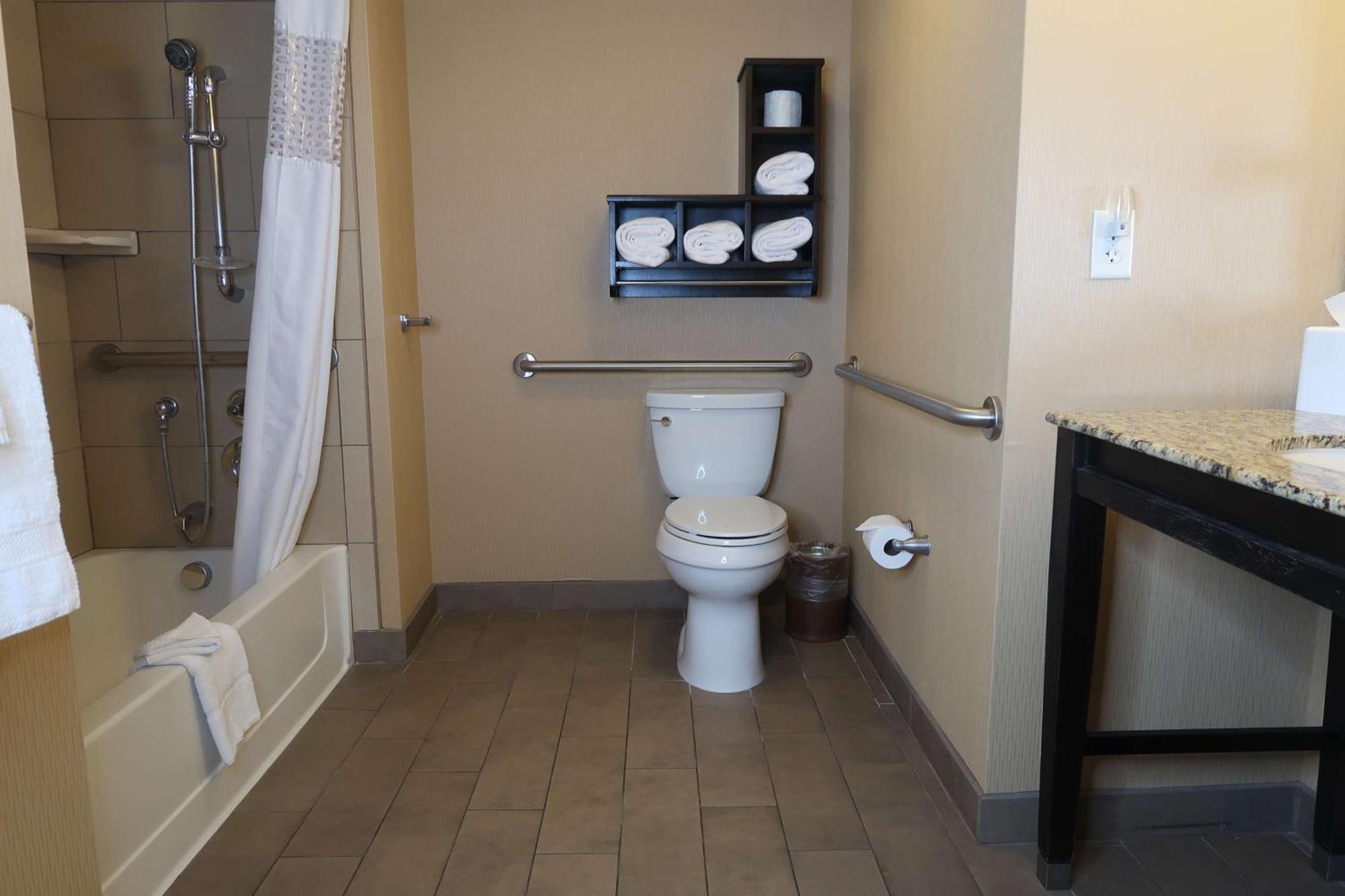 Hampton Inn & Suites Salinas Buitenkant foto