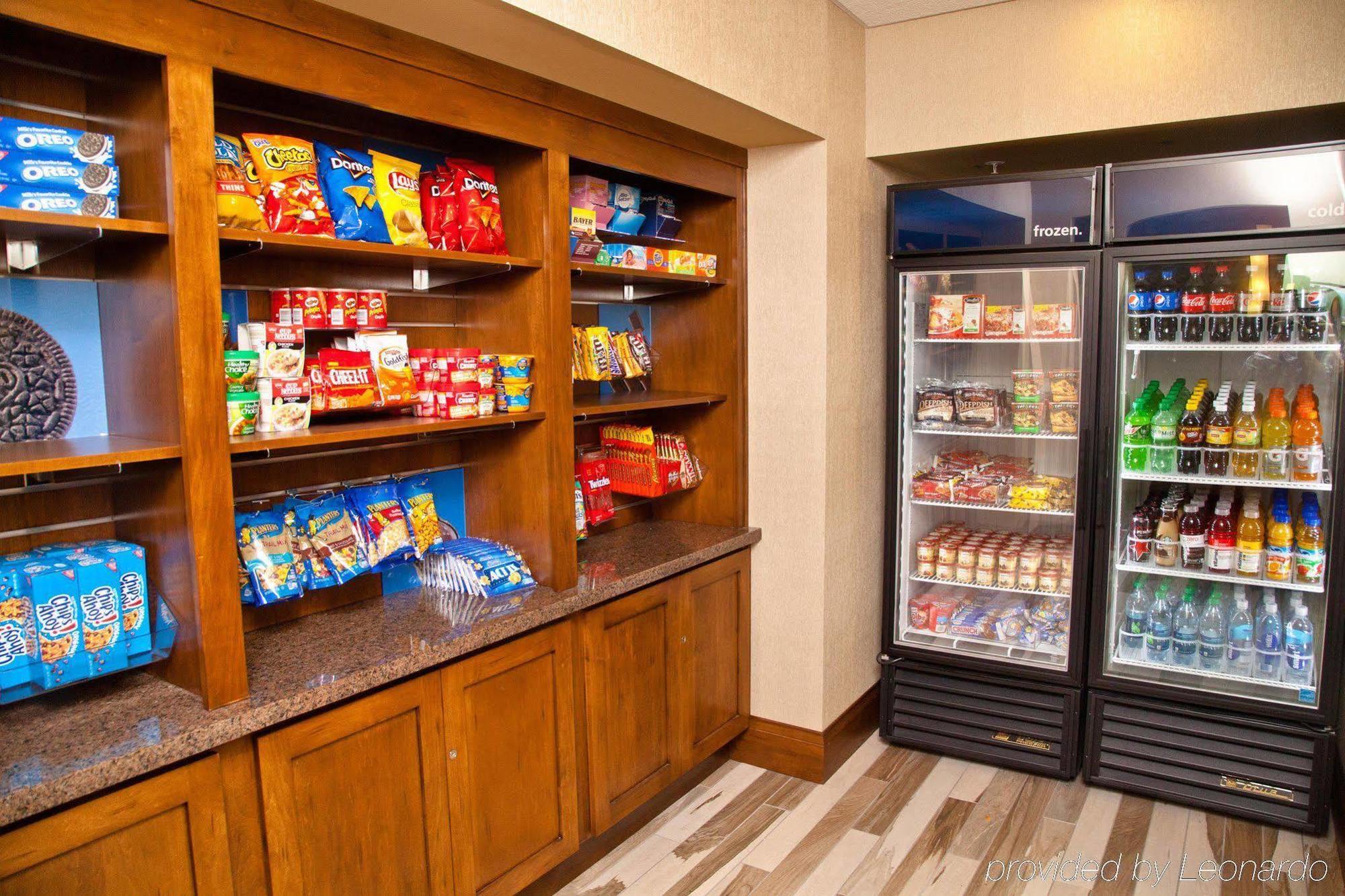 Hampton Inn & Suites Salinas Buitenkant foto